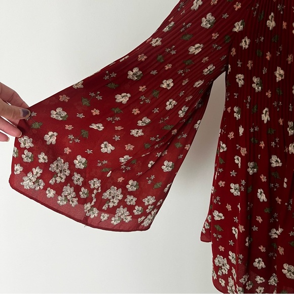 Max Studio Off Shoulder Accordion Boho Floral Top - Picture 6 of 6